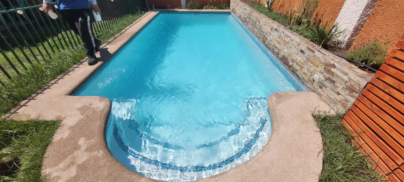 Piscina mantenida por RedPiscinas en Macul